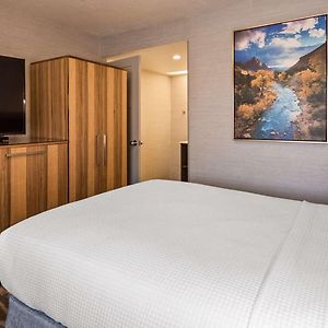 Two-Bedroom Queen Room